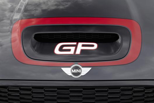 593821_P90102770_highRes