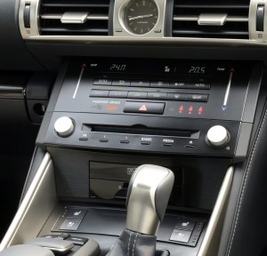 cropped-is300h_interior_h.jpg
