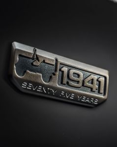 160224_jeep_badge_75th_anniversary_01